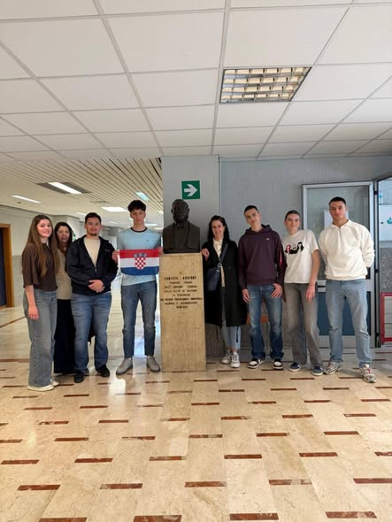 648989957_864836896585031_7418418380594746385_n